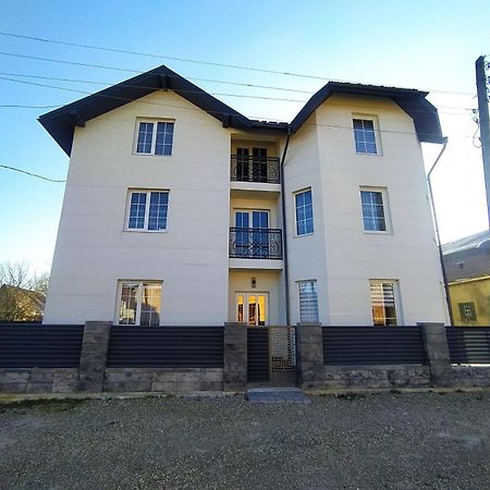 Harmony Bed & Breakfast Lazeshchyna Exterior photo
